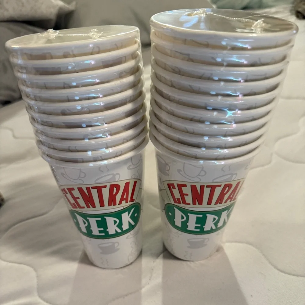 Silver Buffalo Friends Central Perk 60-Piece Party Tableware Set NIB